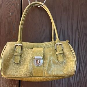Liz Claiborne olive green scaled purse. Many pockets inside. Hand held